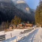 Idyllisches Hallstattnaehe Chalet Gosau