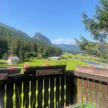 Idyllisches Hallstattnaehe Chalet Gosau